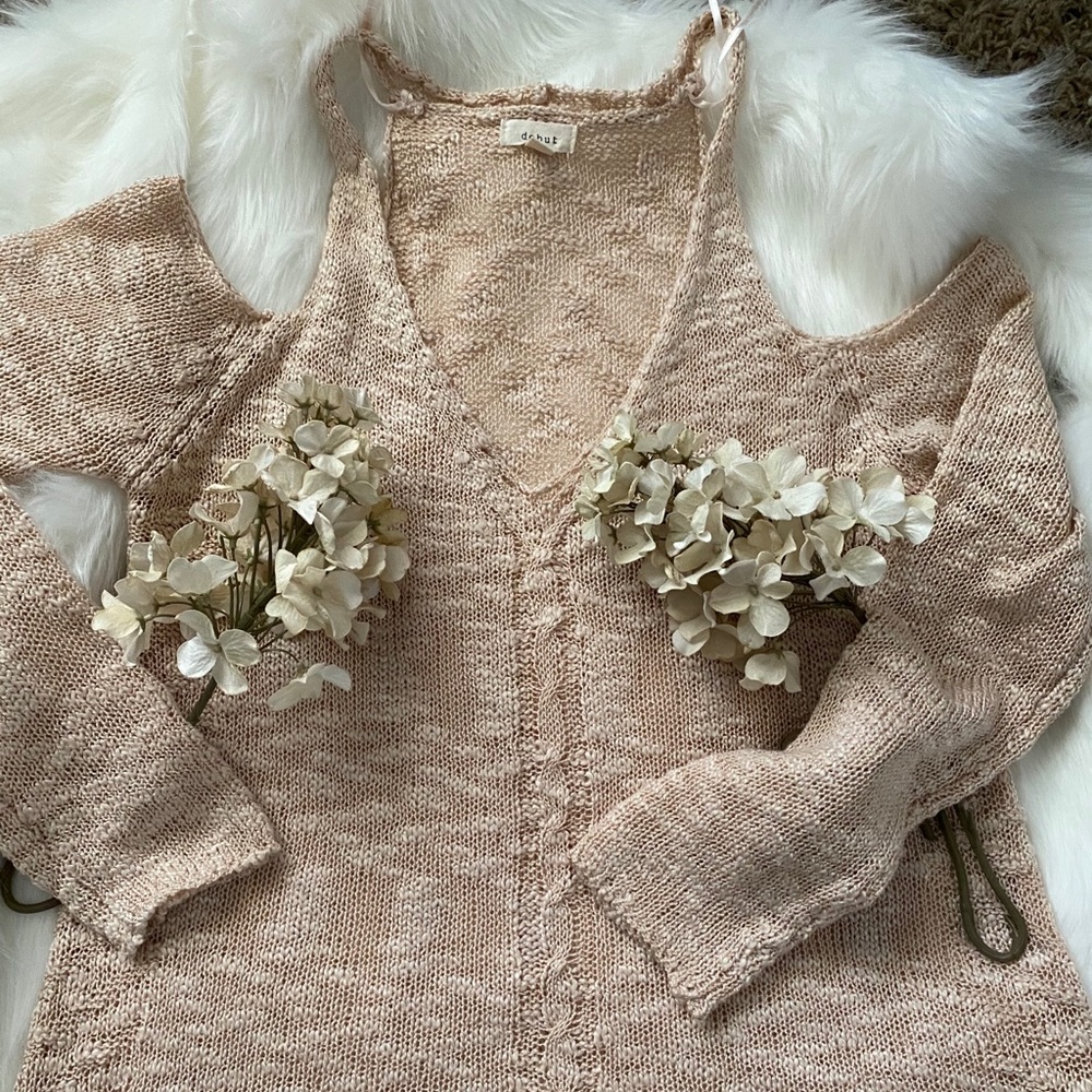 Lightweight Sweater Top with Cold Shoulders!